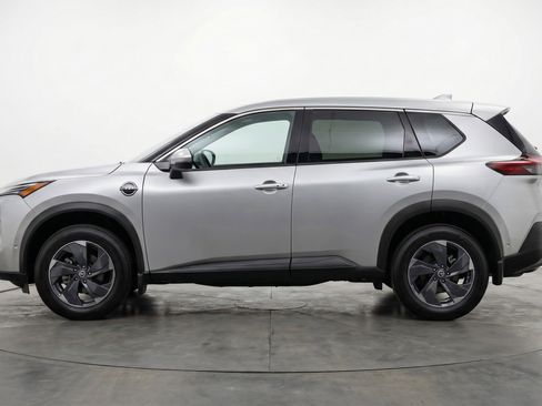 Used 2025 Nissan Rogue SV AWD/4WD image 5
