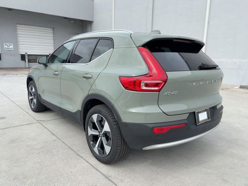Certified 2025 Volvo XC40 B5 Plus image 3