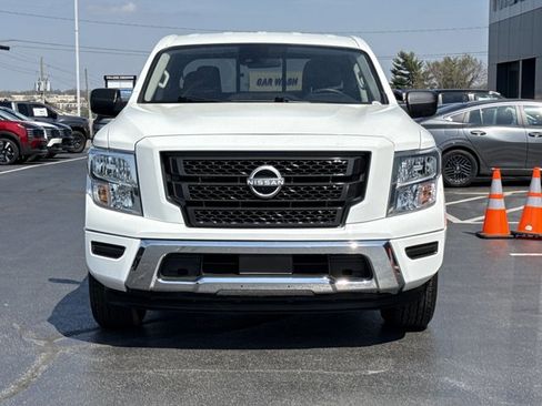 Used 2023 Nissan Titan SV image 13