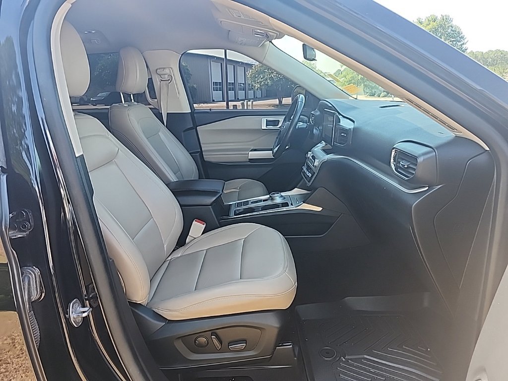 Used 2021 Ford Explorer XLT w/ Equipment Group 202A RWD image 33