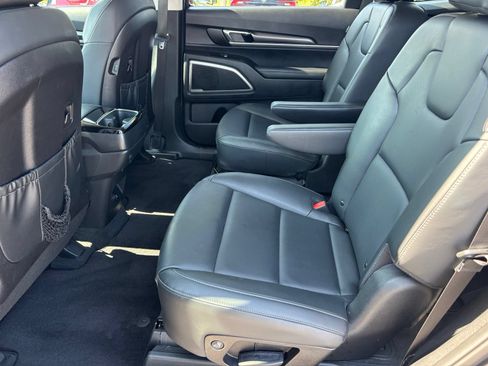 Used 2025 Kia Telluride S AWD/4WD image 16