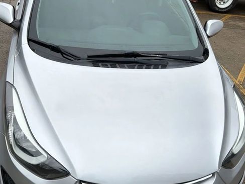 Used 2015 Hyundai Elantra SE image 7