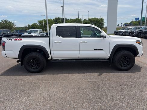 Certified 2023 Toyota Tacoma TRD Off-Road w/ Technology Package AWD/4WD image 6