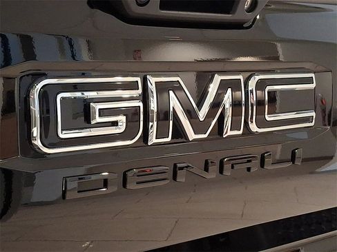 New 2026 GMC Canyon Denali w/ LPO, Denali Black Edition image 12