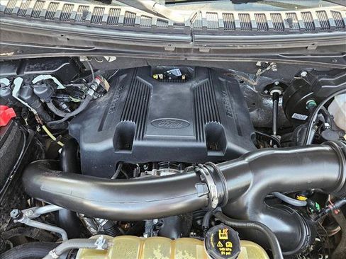 Used 2020 Ford Expedition XLT w/ Equipment Group 202A AWD/4WD image 24