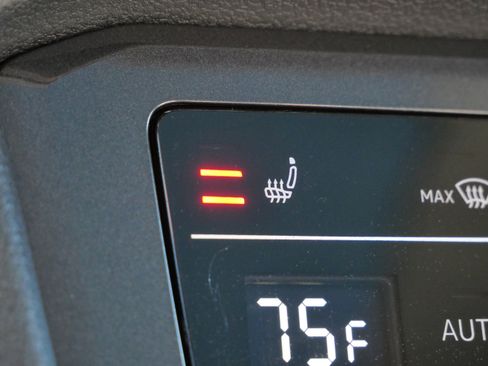 Certified 2024 Volkswagen Tiguan SE w/ Panoramic Sunroof Package FWD image 29