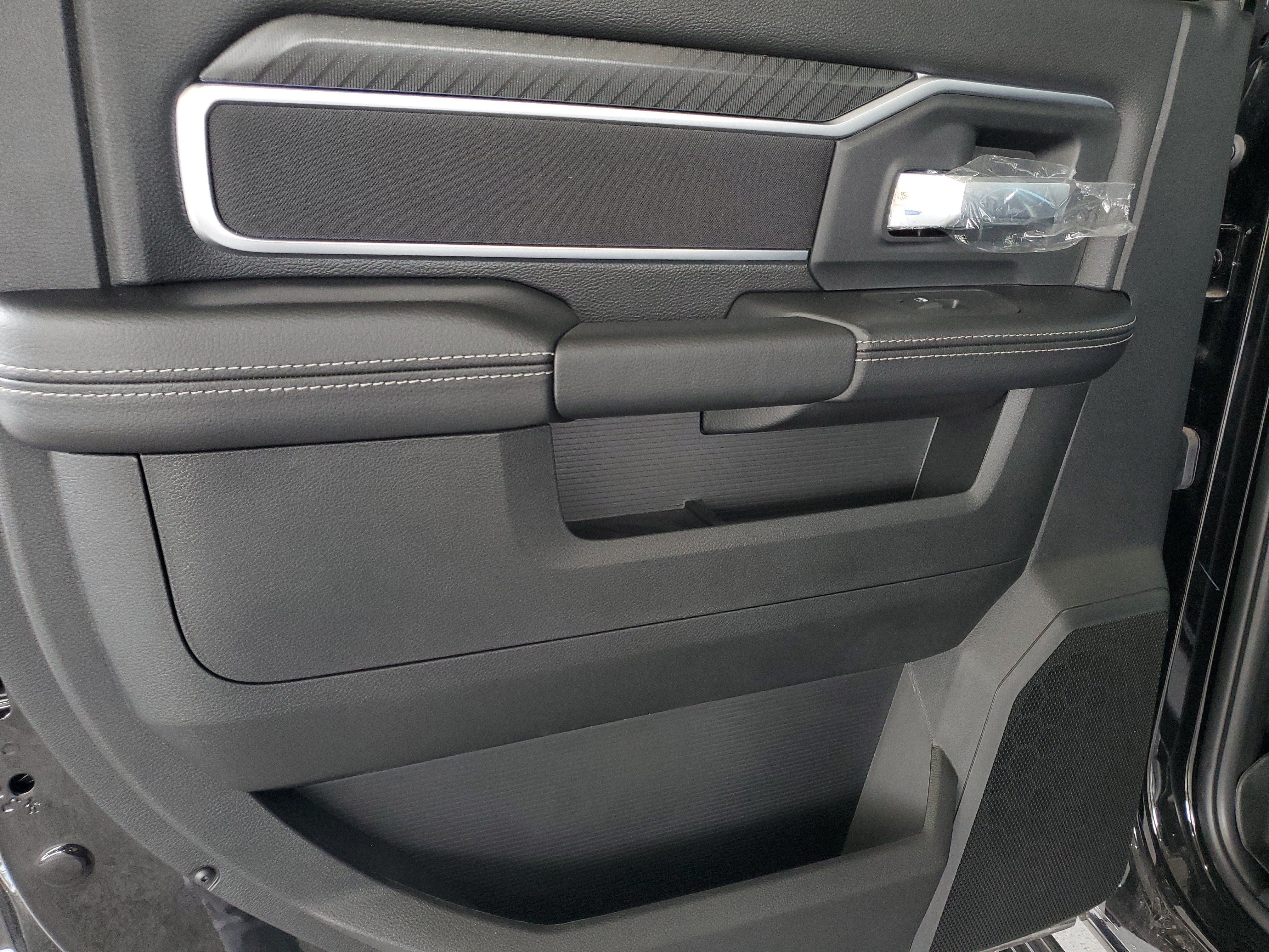 New 2025 RAM 2500 Big Horn AWD/4WD image 13
