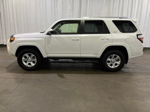 Certified 2017 Toyota 4Runner SR5 AWD/4WD image 7