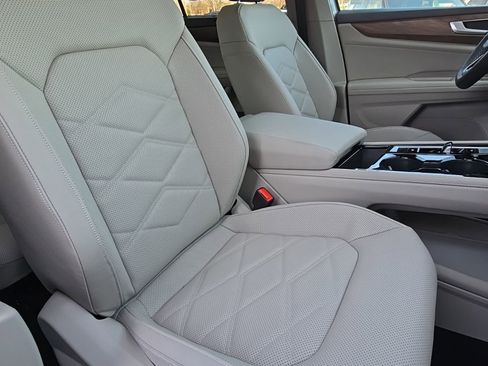 New 2026 Volkswagen Atlas SE image 17