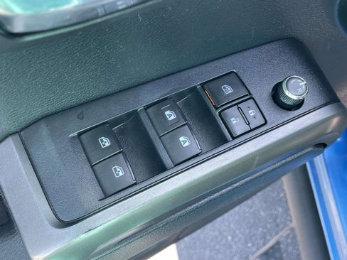 Used 2016 Toyota Tacoma TRD Sport w/ Premium & Technology Package image 14