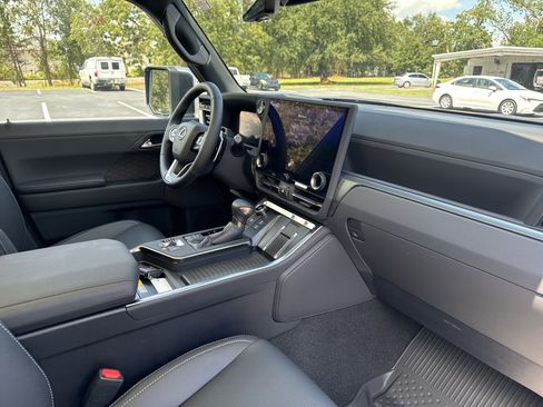 Used 2026 Lexus GX 550 w/ Accessory Package (2T) AWD/4WD image 39
