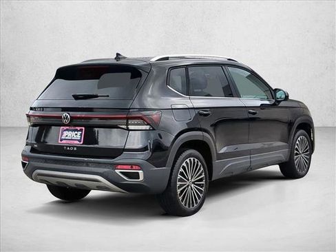 Used 2025 Volkswagen Taos SE FWD image 5