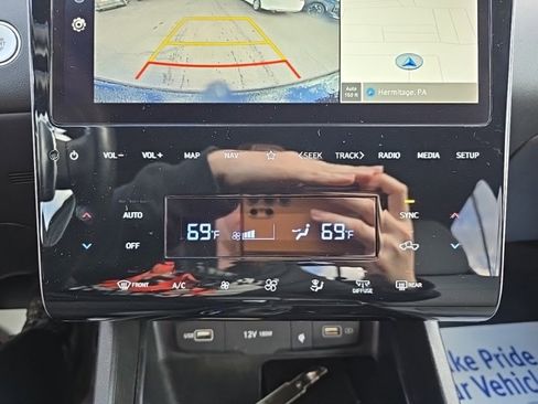 Used 2023 Hyundai Santa Cruz SEL Premium w/ Launch Package image 16