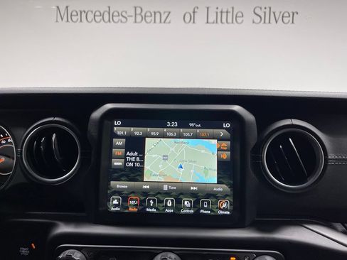 Used 2019 Jeep Wrangler Unlimited Sahara AWD/4WD image 33