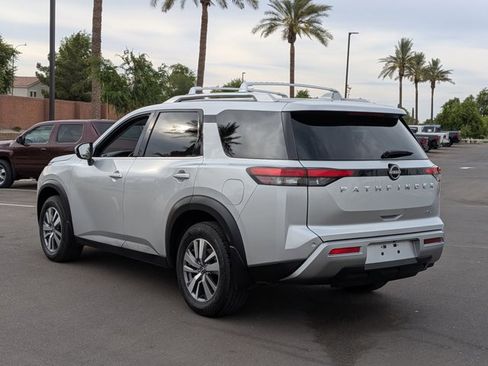 Used 2022 Nissan Pathfinder SL FWD image 9