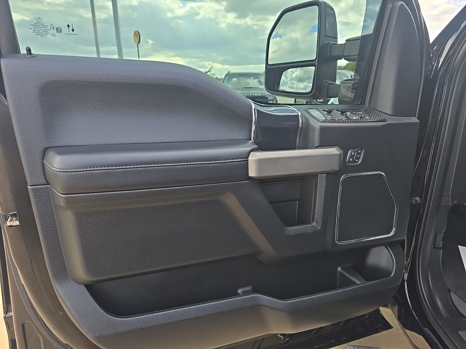 Used 2021 Ford F450 Platinum w/ FX4 Off-Road Package AWD/4WD image 19