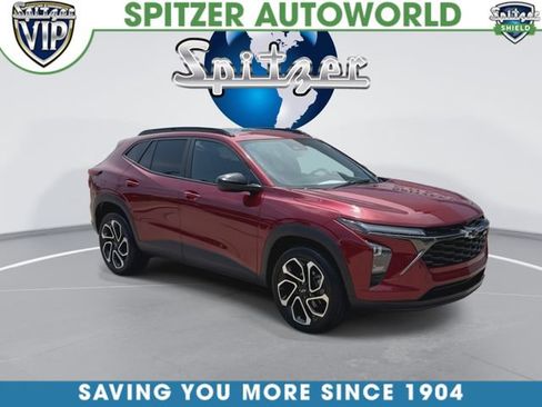 Used 2024 Chevrolet Trax RS w/ Sunroof Package FWD image 3