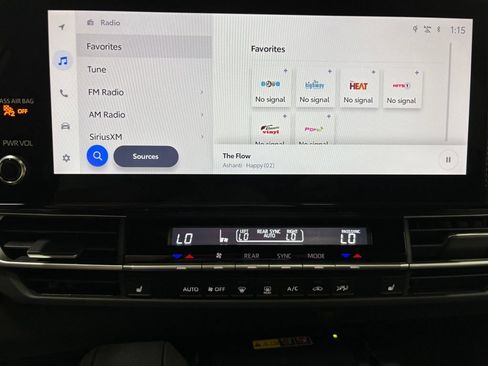 Used 2025 Toyota Sienna XSE FWD image 27