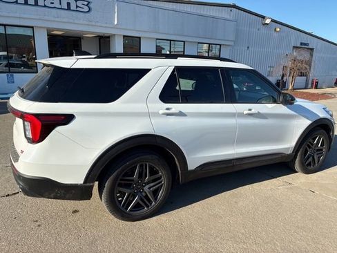 Used 2025 Ford Explorer ST image 7