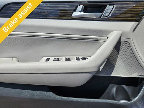 Used 2016 Hyundai Sonata Limited w/ Option Group 04 FWD image 12