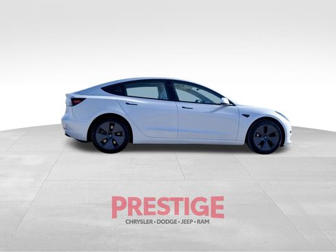 Used 2023 Tesla Model 3 Standard Range image 8