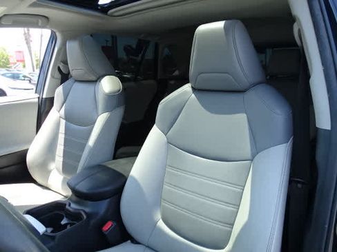 Used 2019 Toyota RAV4 Limited w/ Carpet Mat Package FWD image 19