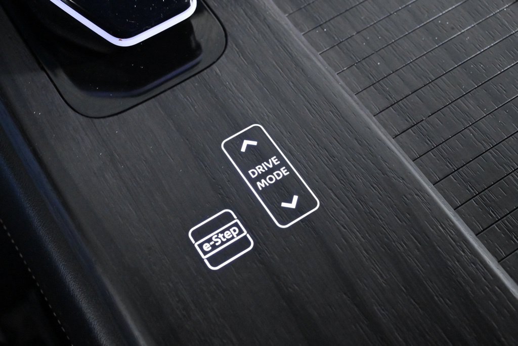 Certified 2023 Nissan Ariya FWD image 22