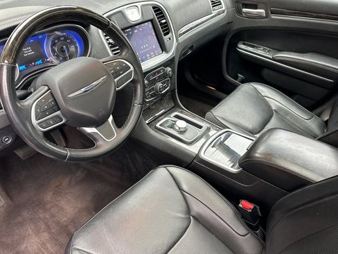 Used 2018 Chrysler 300 Limited image 11