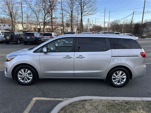 Used 2017 Kia Sedona LX w/ LX Essentials Premium Package image 5