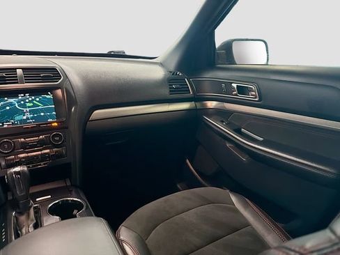 Used 2018 Ford Explorer XLT w/ Equipment Group 202A image 24