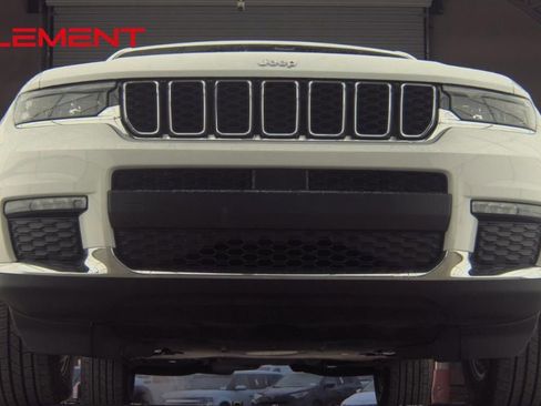 Used 2023 Jeep Grand Cherokee L Limited AWD/4WD image 3