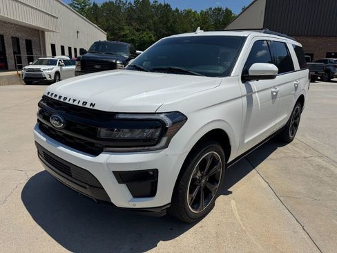 Used 2022 Ford Expedition Limited RWD image 9