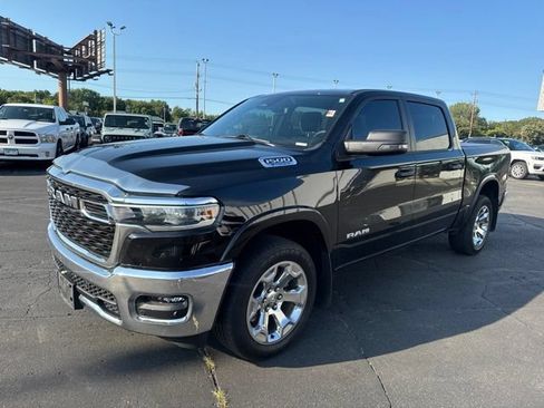 Used 2025 RAM 1500 Big Horn AWD/4WD image 3