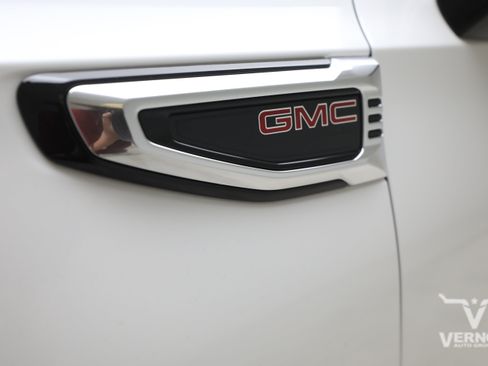 Used 2025 GMC Yukon Denali w/ Sun & Power Step Package AWD/4WD image 32