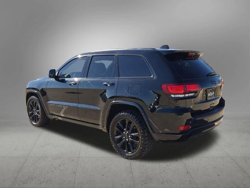 Used 2019 Jeep Grand Cherokee Altitude image 4