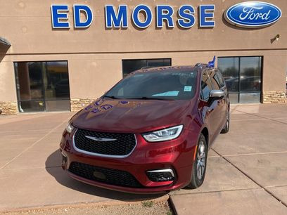 Used 2023 Chrysler Pacifica Pinnacle
