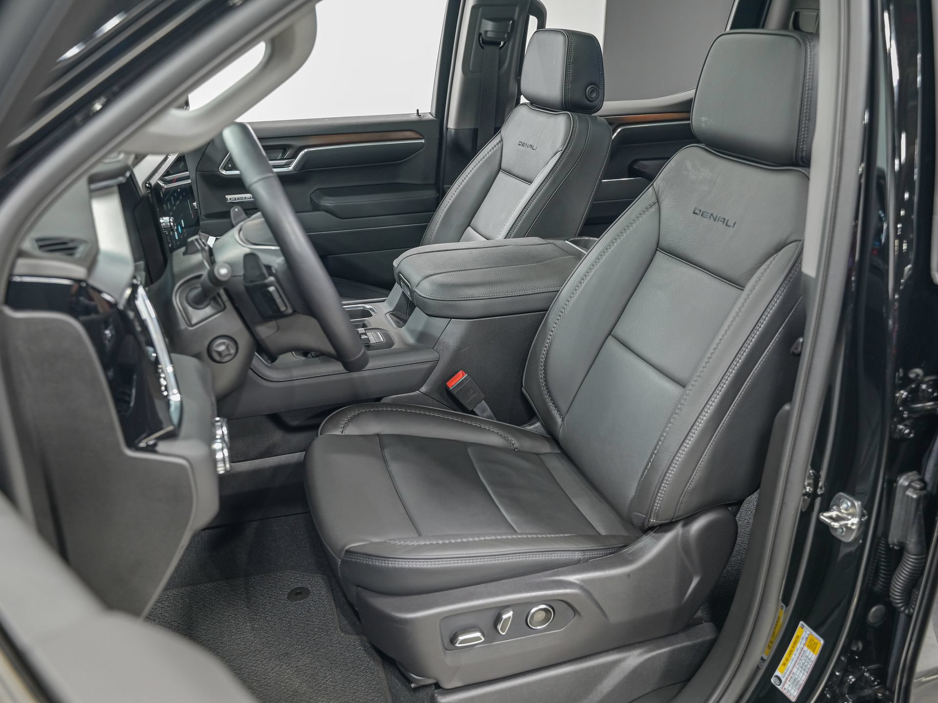 Used 2026 GMC Sierra 1500 Denali AWD/4WD image 16