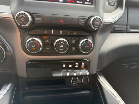 Used 2020 RAM 1500 Big Horn AWD/4WD image 18