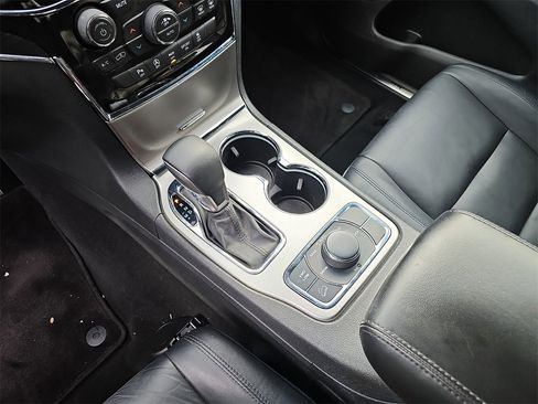 Used 2019 Jeep Grand Cherokee Limited image 26