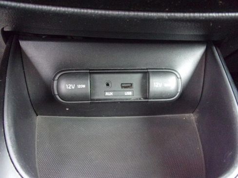 Used 2015 Kia Soul Base 4dr Crossover 6M image 19