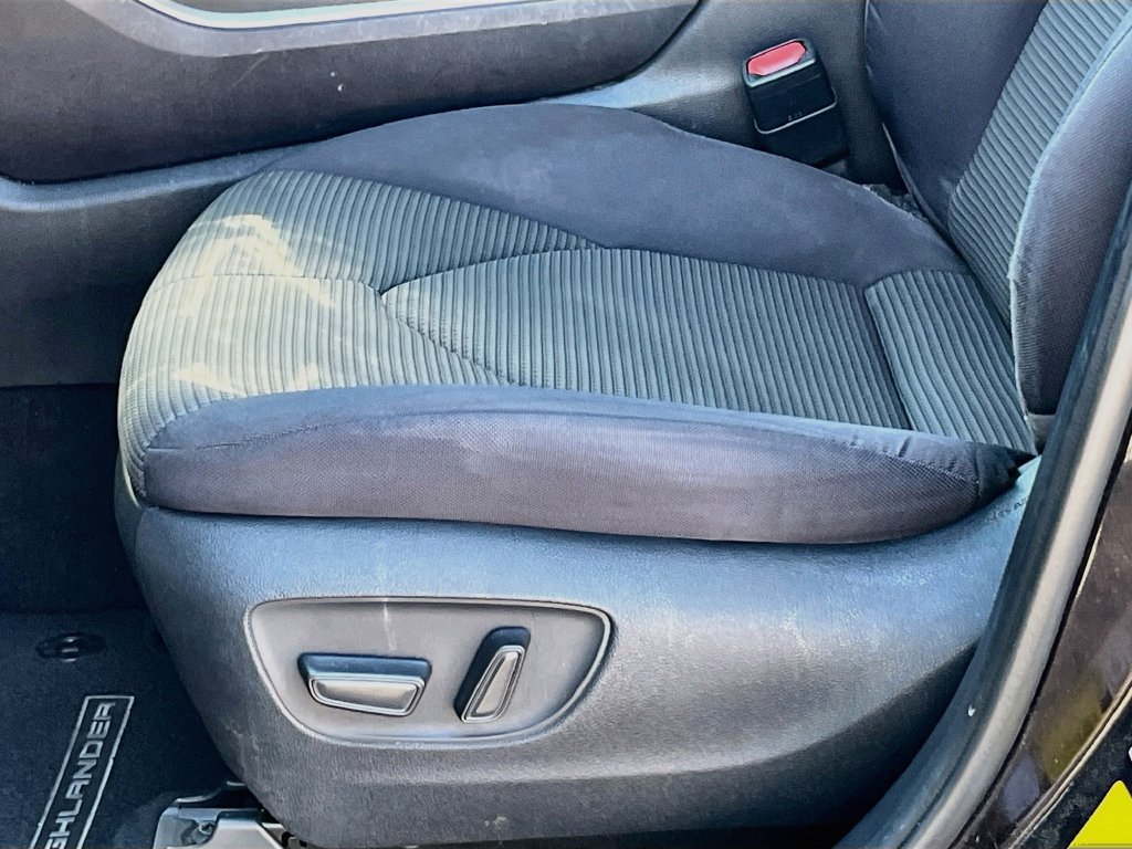 Used 2021 Toyota Highlander L FWD image 18