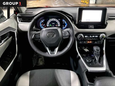 Used 2025 Toyota RAV4 XLE image 5