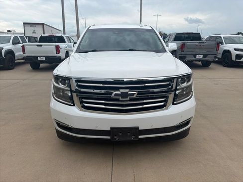 Used 2017 Chevrolet Suburban Premier AWD/4WD image 4