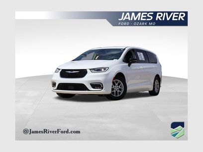 Used 2024 Chrysler Pacifica Touring-L