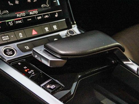 Used 2022 Audi e-tron Premium w/ Convenience Plus Package image 20