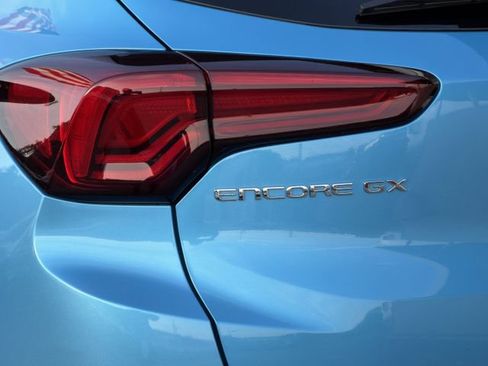 Used 2025 Buick Encore GX Sport Touring FWD image 9