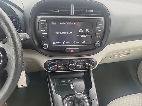 Used 2022 Kia Soul LX image 13