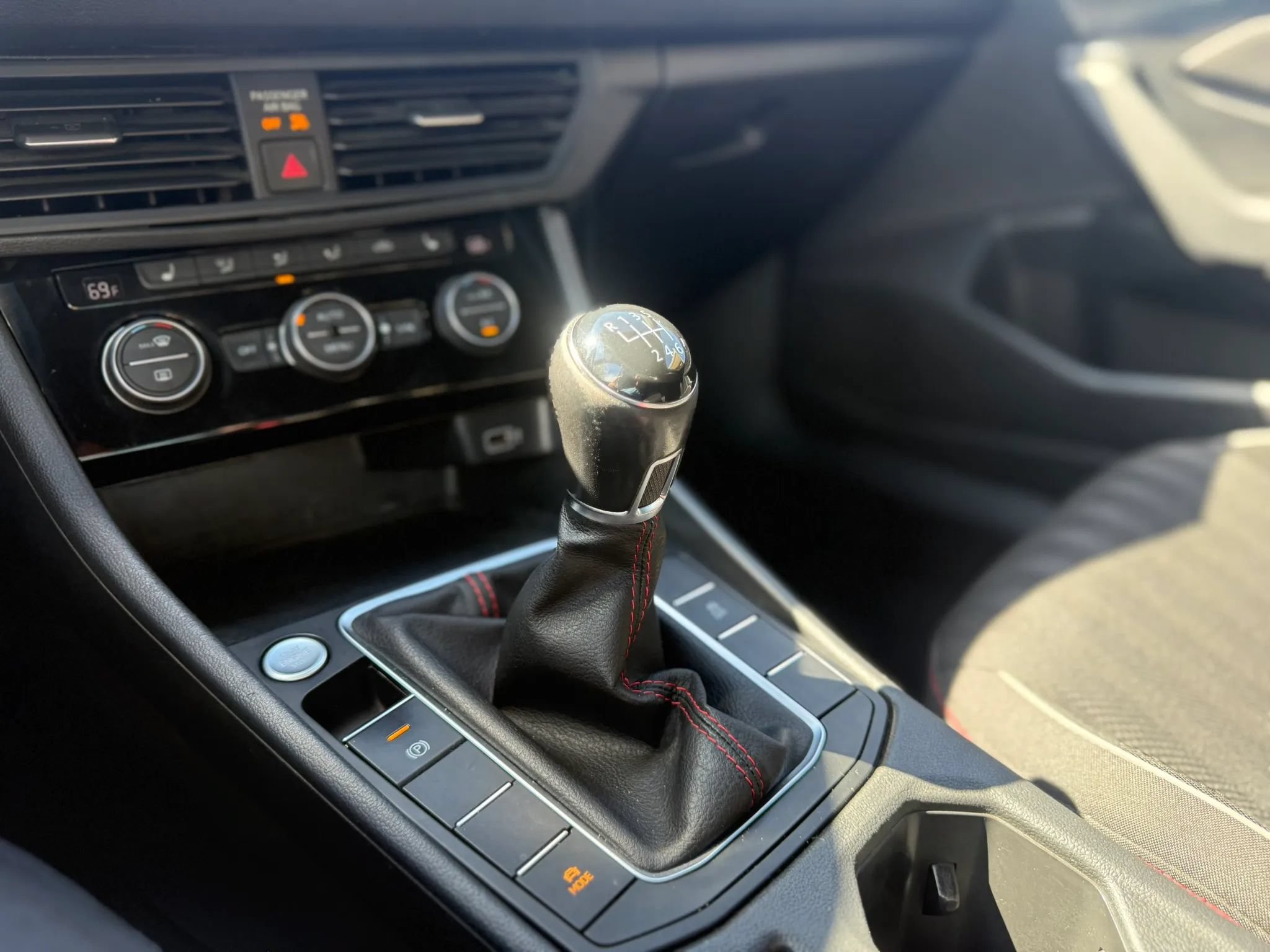Used 2019 Volkswagen Jetta GLI FWD image 29