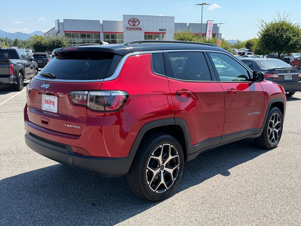 Used 2025 Jeep Compass Limited AWD/4WD image 4