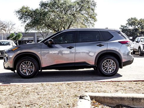 Used 2025 Nissan Rogue S image 8